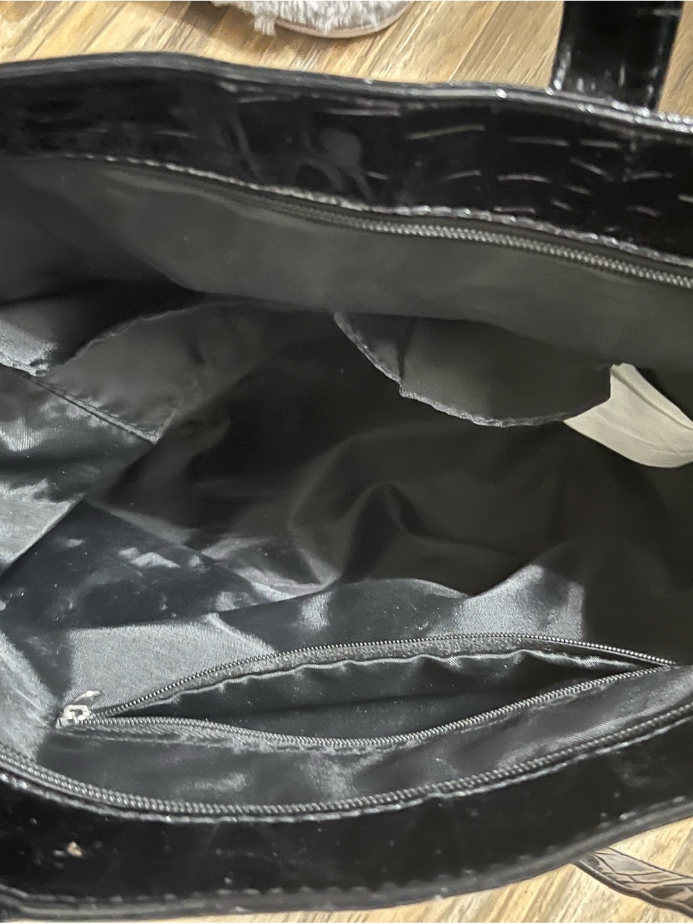 Simon Chang Glossy Black Croc-Embossed Tote with arm strap - Picture 4 of 5